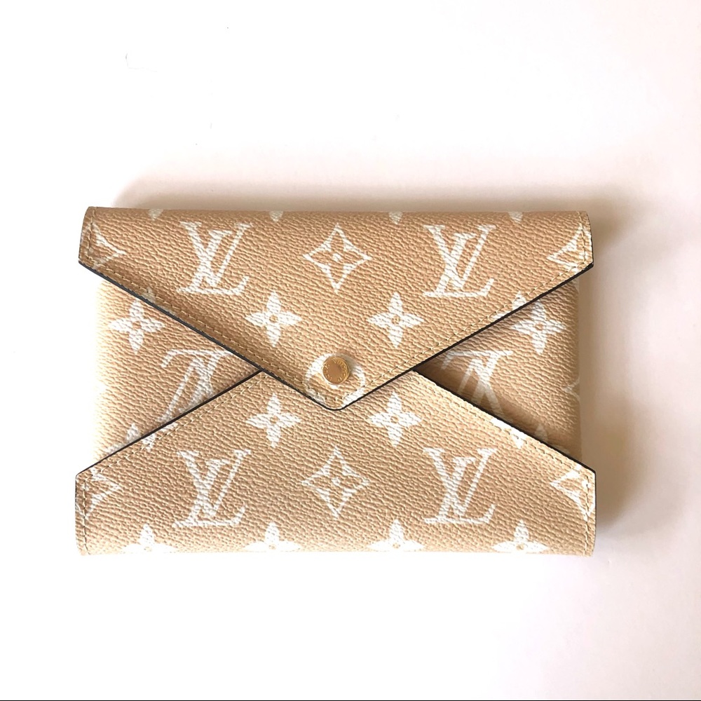 Louis Vuitton Giant Monogram Medium Kirigami